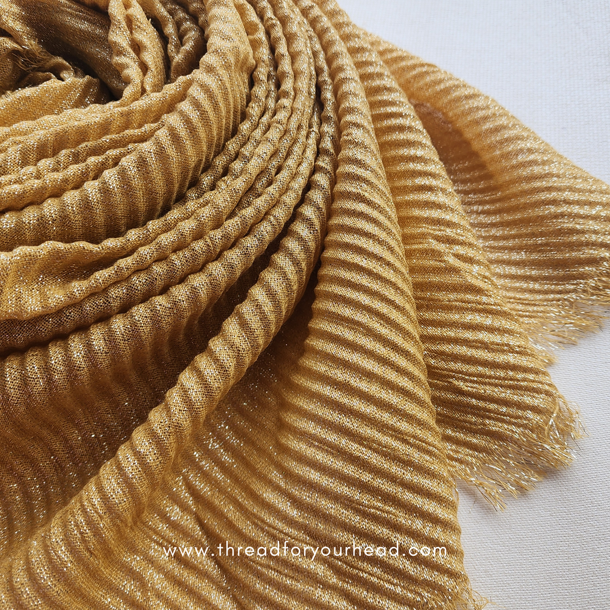 Gold- pleated shimmer