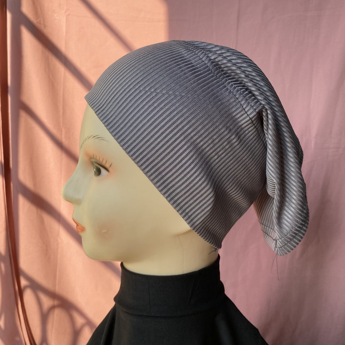 Grey- ribbed jersey cap