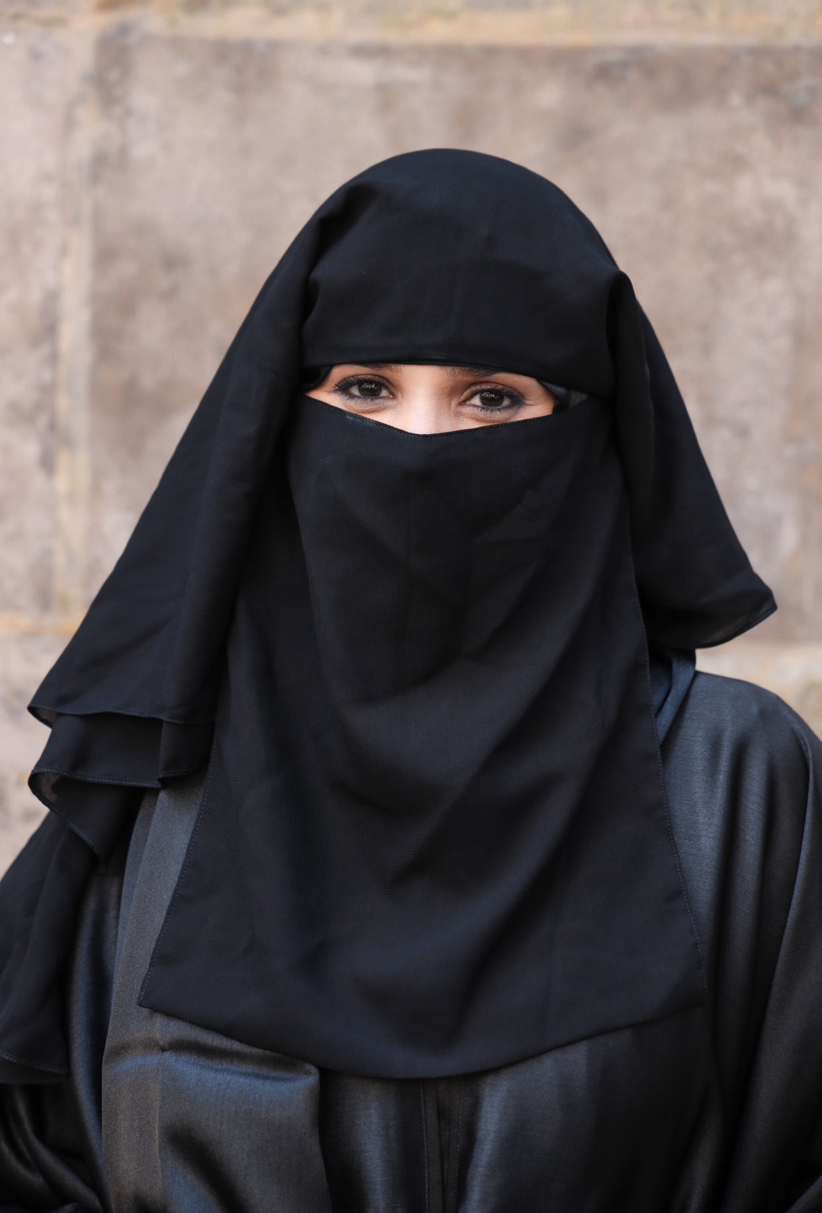 LAYER SAUDI NAQAB - TIE BACK