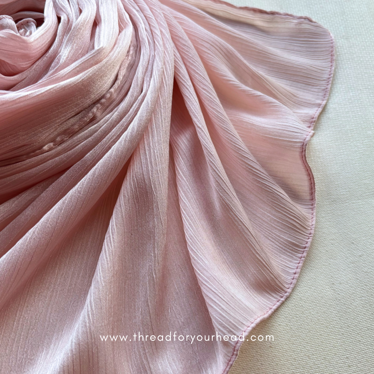 Salmon pink- muna satin